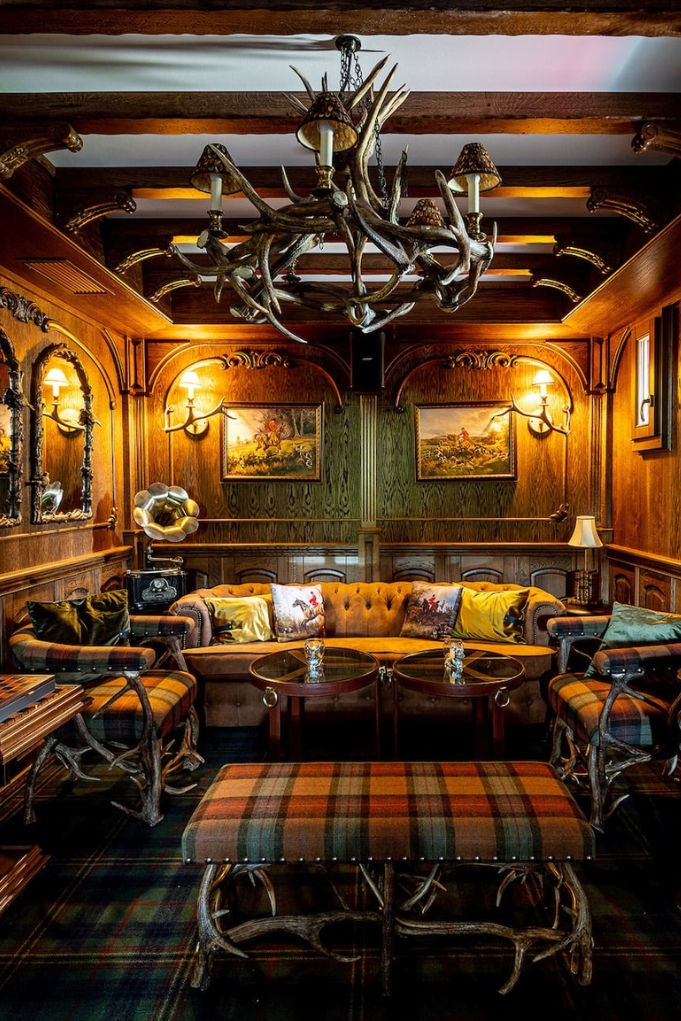 Whisky. Cigar. Conversation. 1925 English Bar